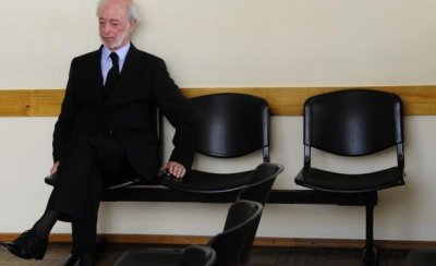 L&oacute;pez Mena denuncia a Cosmo y dice que obr&oacute; "correctamente"