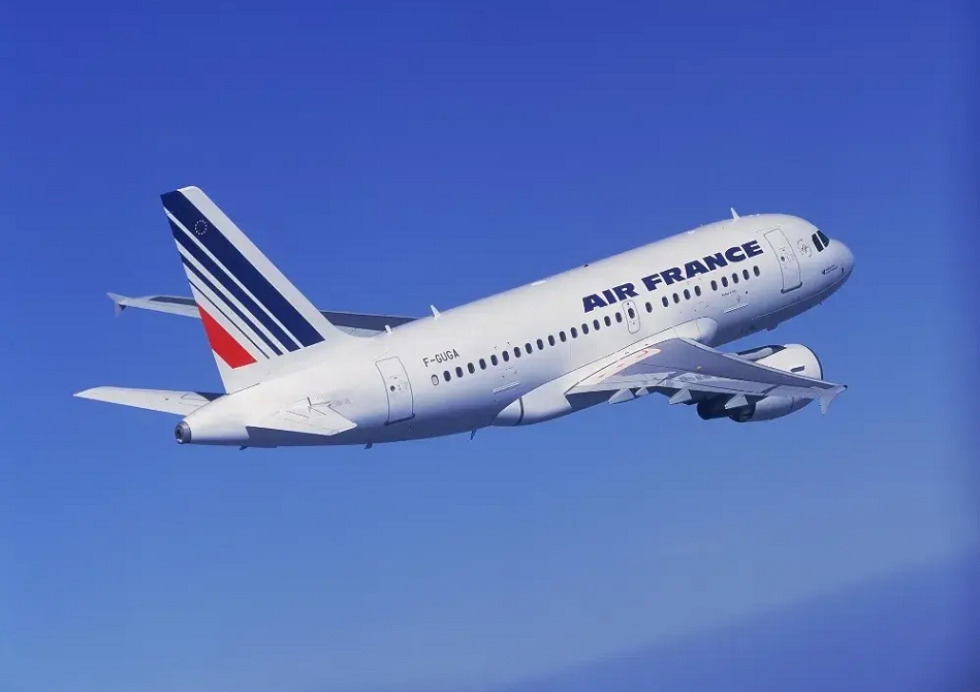 La huelga de controladores aéreos en París provocó la cancelación del 70% de los vuelos de este sábado