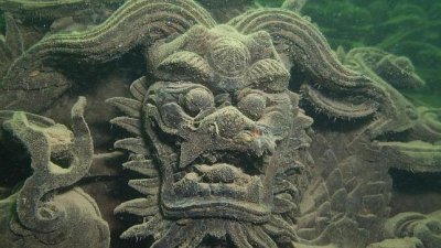 Un detalle de la antigua ciudad sumergida en el lago Quiandao