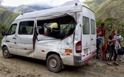 Muere turista argentina tras caer una roca sobre el veh&iacute;culo en el que iba a Machu Picchu
