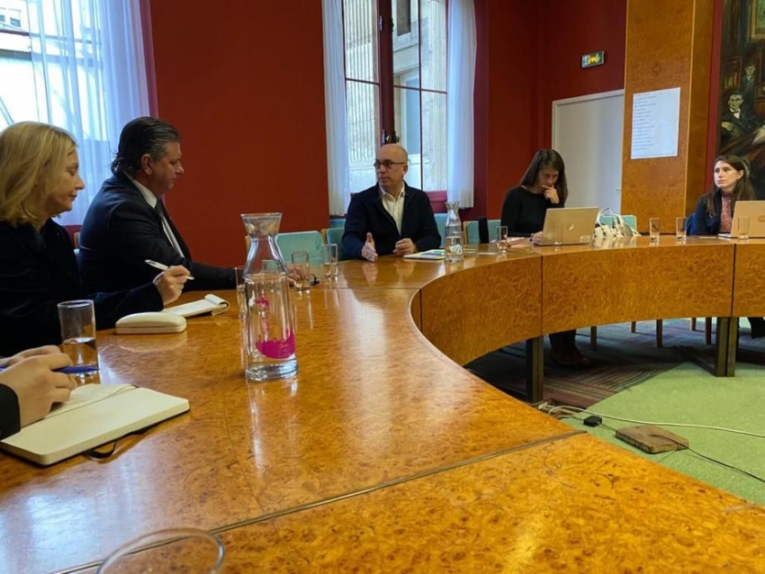 Ignacio Curbelo se reuni&oacute; con Fr&eacute;d&eacute;ric Hocquard, jerarca del Turismo de Par&iacute;s