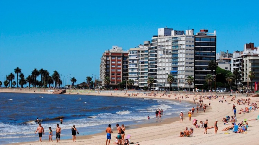Se estudia que los turistas puedan vacunarse en Uruguay