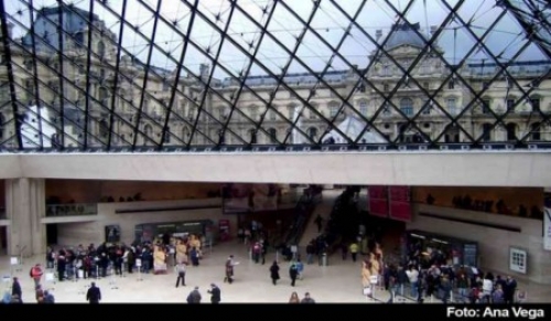 Peque&ntilde;a gu&iacute;a para perderse en el museo del Louvre