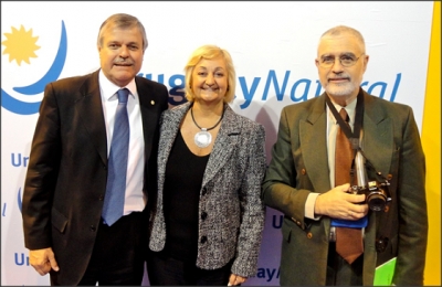 Embajador de Uruguay ante Espa&ntilde;a, Carlos Pita; Subsecretaria de Turismo y Deporte, Liliam Kechichian y Director Nacional de Turismo, Benjam&iacute;n Liberoff en FITUR 2012