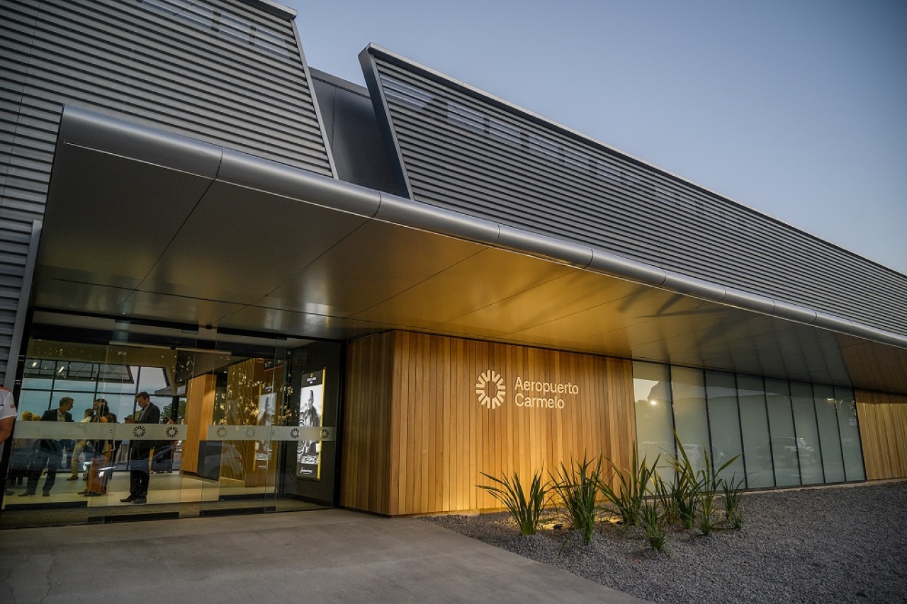 Aeropuerto de Carmelo celebra su tercer aniversario con r&eacute;cord de movimientos