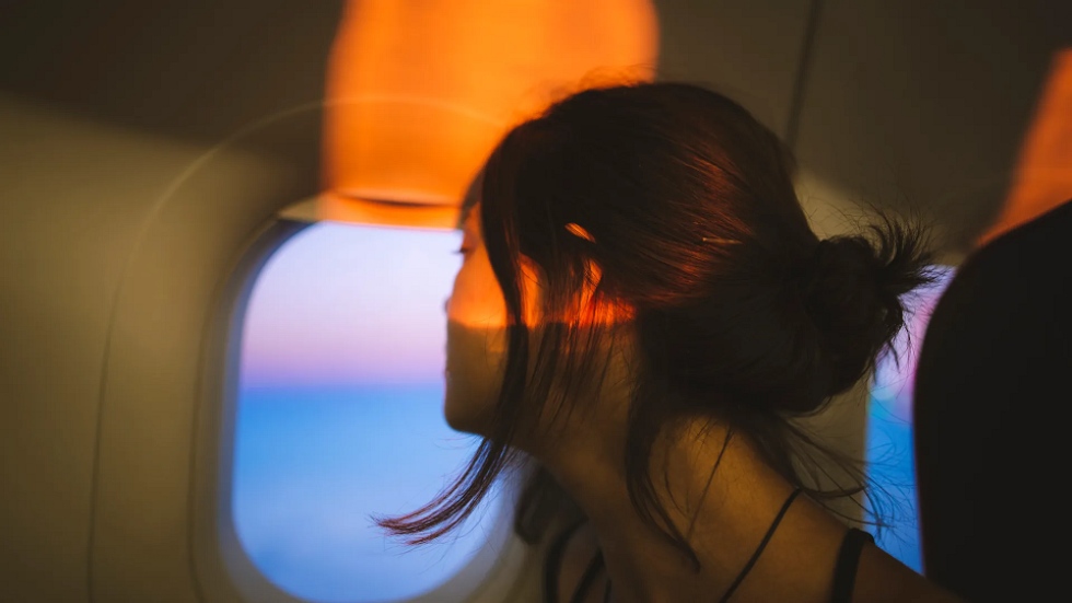 &iquest;Manos y piernas hinchadas en el avi&oacute;n? Estas son las causas