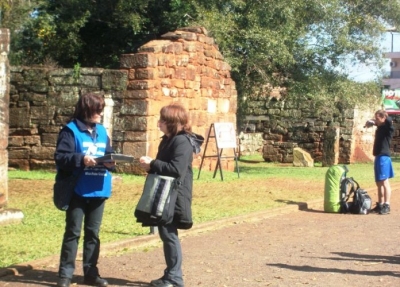 Pasant&iacute;as de informantes tur&iacute;sticos en atractivos misioneros