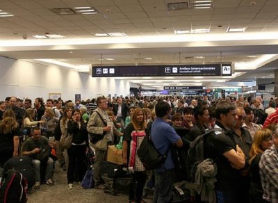 Demoras varias en Ezeiza por problemas gremiales