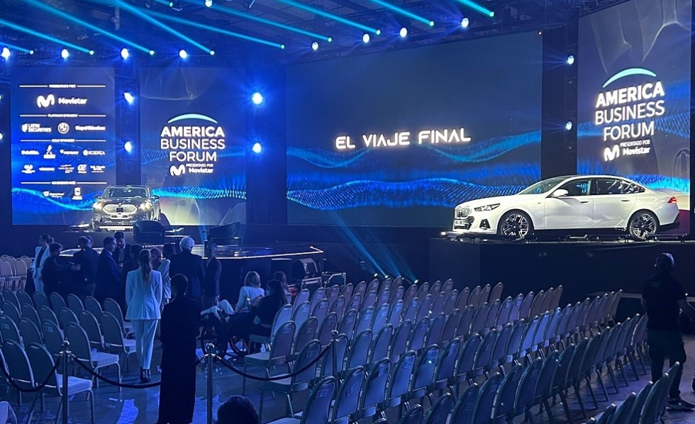 Así se presentaba el escenario hoy del AMERICA BUSINESS FORUM en el Centro de Convenciones de Punta del Este.