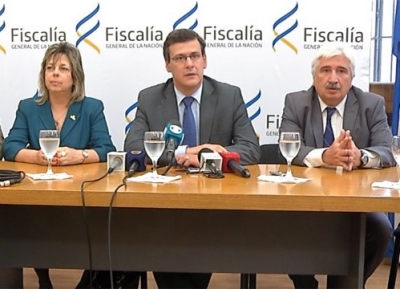 El d&iacute;a que asum&iacute;o la Doctora Cami&ntilde;o, senatada a la derecha del Fiscal de Corte Doctor Jorge D&iacute;az. Completa la imagen el saliente Doctor Juan G&oacute;mez.