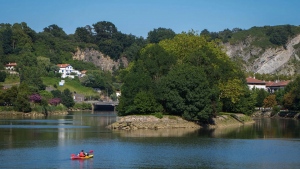 La isla que es seis meses española y seis meses francesa