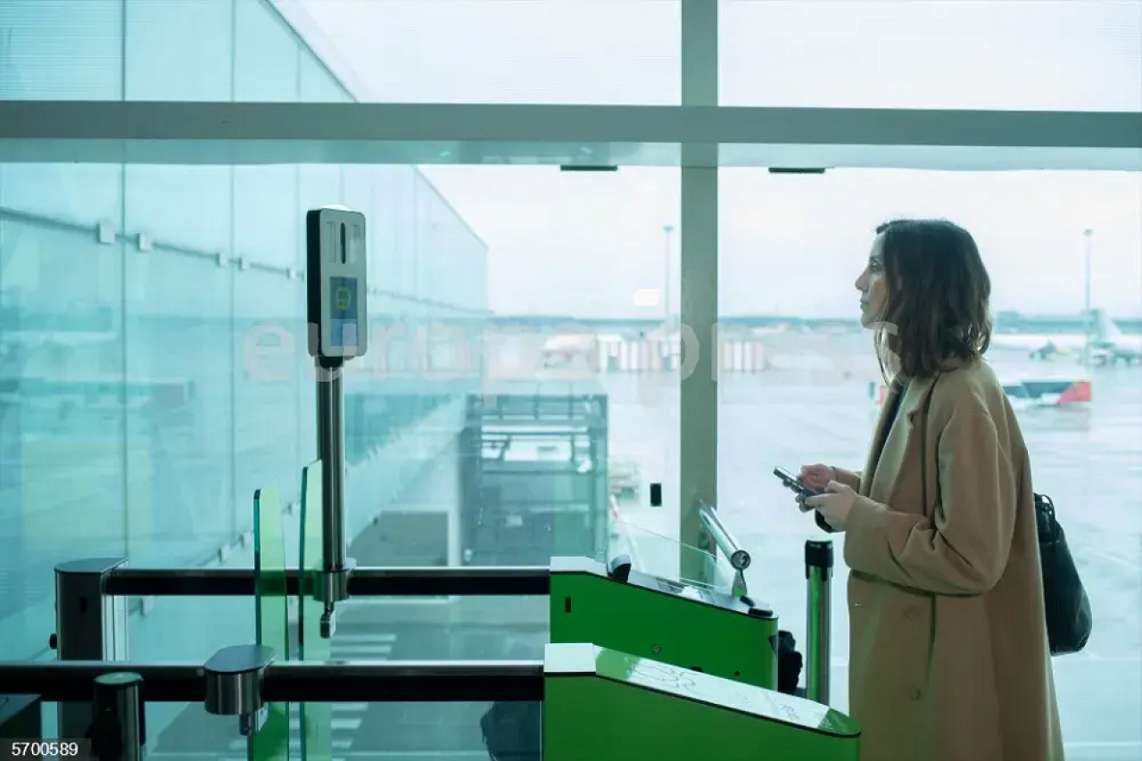 Bruselas ve "imposible" suspender el control digitalizado EES para aliviar esperas en aeropuertos este verano