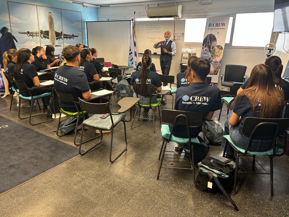 Ingrese con nosotros al mundo de los TCP, Tripulantes de Cabina