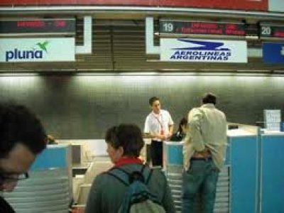 Aerol&iacute;neas Argentinas y Pluna: extremos opuestos