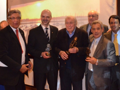 Carlos Pa&eacute;z Vilar&oacute; recibi&oacute; el Sol de Oro