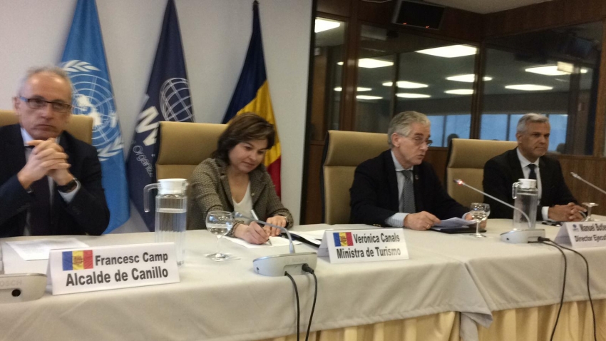 De izq. a der.:Francesc Camp, Alcalde de Canillo y Ex Ministro de Turismo de Andorra; la actual Ministra de Turismo de Andorra Ver&oacute;nica Canals; el Director Ejecutivo de la OMT Manuel Butler y el uruguayo Marcelo Riso, Jefe de Comunicaciones de la OMT