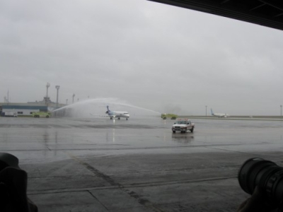 Bautizado tambi&eacute;n por la lluvia, el octavo avi&oacute;n de Pluna 