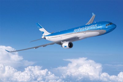Aerol&iacute;neas Argentinas saca pecho por sus azafatas ante un comentario discriminatorio