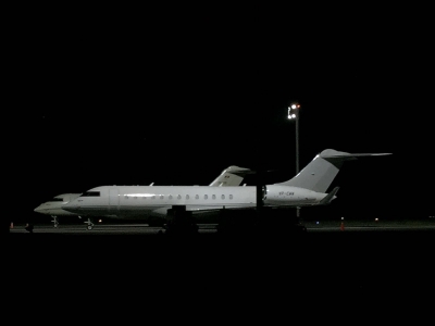 Esta imagen fue capturada por un integrante de nuestro equipo durante la noche de este viernes 15 en la pista del aeropuerto de Laguna del Sauce, Son dos CRJ200 Bombardier, los mismos que operaban las rutas de Sol, propiedad de Air Nostrum de Espa&ntilde;a