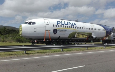 Trasladan uno de los &uacute;ltimos aviones de Pluna