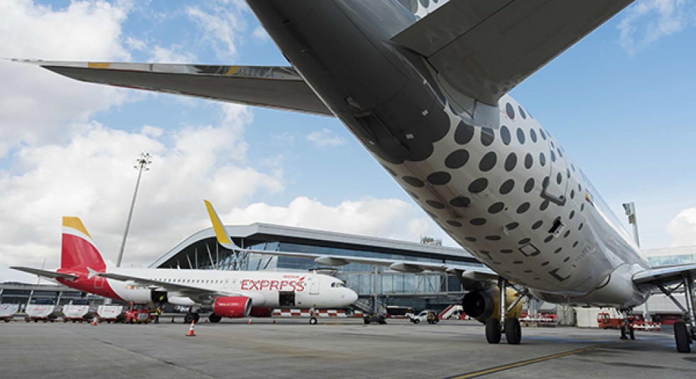 El tr&aacute;fico a&eacute;reo en Espa&ntilde;a, en manos de Ryanair y Vueling