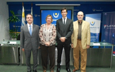 Gerente General LATAM Airlines Uruguay, Javier Mac&iacute;as; Ministra de Turismo, Liliam Kechichian;  Director de Ventas Regional de Latinoam&eacute;rica y Ocean&iacute;a, Javier Ocaranza; Subsecretario de Turismo Benjam&iacute;n Liberoff.