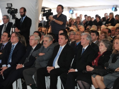 Miren que primera l&iacute;nea en el 75 aniversario de Cutcsa: Pro Secretario C&aacute;nepa; Ministro de Econom&iacute;a Lorenzo; Vicepresidente Astori; Presidente de la Rep&uacute;blica  Mujica; Presidente de Cutcsa Salgado y ex Presidente V&aacute;zquez.