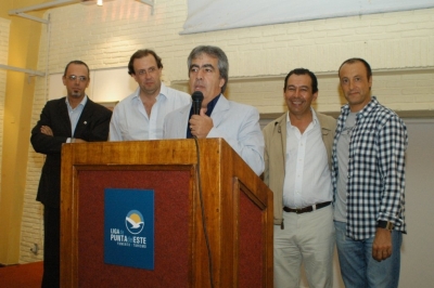 Habla Daniel Hidalgo, Presidente de la Uni&oacute;n de Comerciantes  de Maldonado y atr&aacute;s, los titulares de las otras corporaciones: Jorge Mart&iacute;nez Jorge, C&aacute;mara Empresarial; Alejandro Vi&ntilde;&ntilde;a, Corporaci&oacute;n Gastron&oacute;mica; H&eacute;ctor Ara&uacute;jo, Liga de Punta del Este y Fernando Massa, Centro de Hoteles.