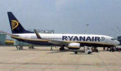 Ryanair rebaja el coste por maleta a 30 euros