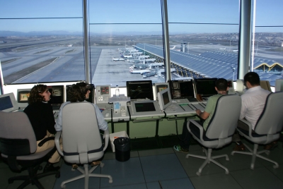 Controladores a&eacute;reos: tiran el gato encima de la mesa