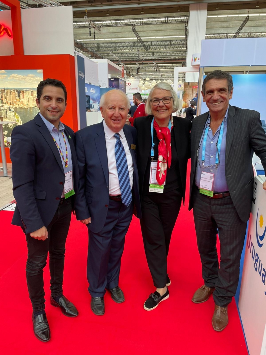 Los ilustres visitantes rodeados por Santiago Gonz&aacute;lez (FIEXPO  Group y AUDOCA) y Mart&iacute;n Laventure, Director General de Turismo de Maldonado