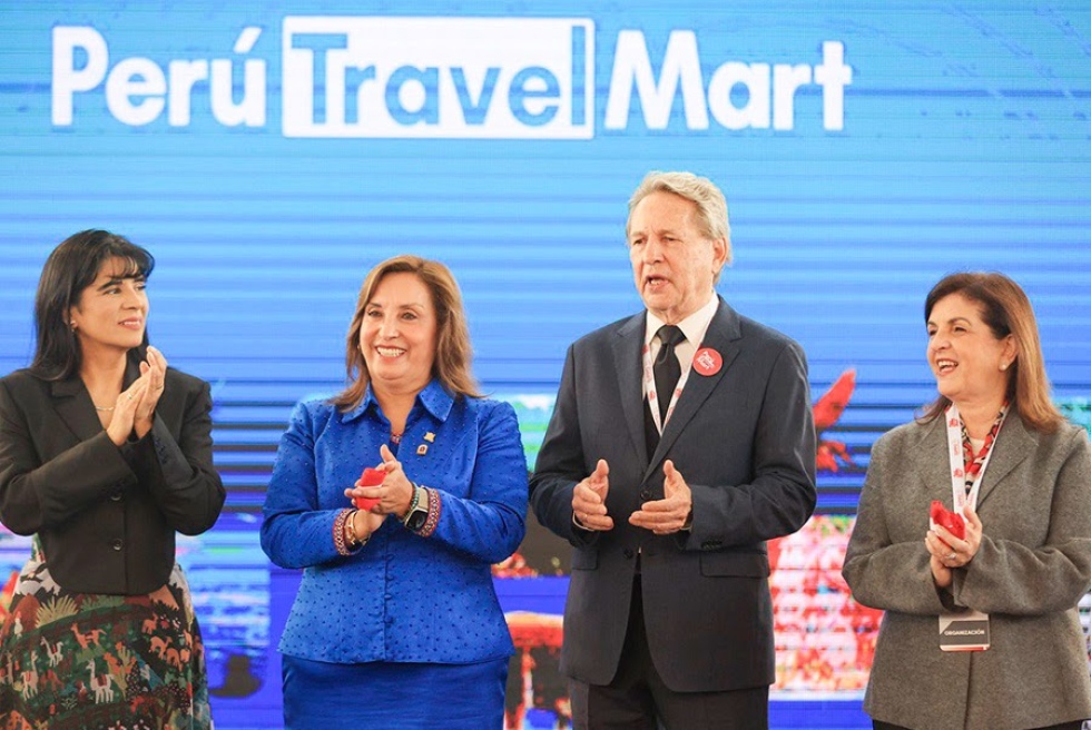 Úrsula León; presidenta de la República, Dina Boluarte; presidente de Canatur, José Koechlin von Stein; y Maritza Montero, presidente del Comité Organizador del PTM.