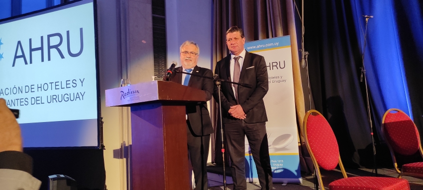 Presidente de ARHU, Francisco Rodr&iacute;guez; Director General  de Secretaria del Ministerio de Turismo, Ignacio Curbelo