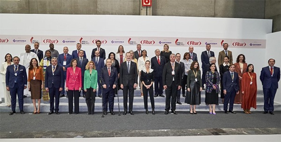 Un Rey erigido en l&iacute;der pol&iacute;tico estrena en Fitur el relevo en la Casa Real