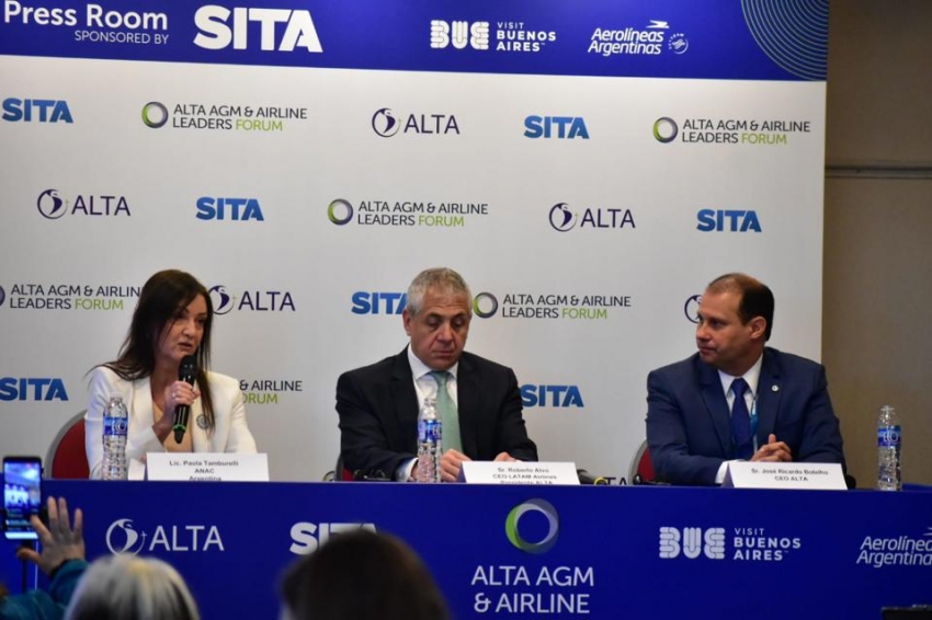 Paola Tamburelli, Administradora de ANAC; Roberto Alvo, CEO LATAM Airlines &amp; Presidente del Comité Ejecutivo de ALTA; Jose Ricardo Botelho, CEO y Director Ejecutivo de ALTA.