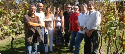 Daniel L&oacute;pez Roca, Juan Carlos Fola, Margarita Carrau, Irene Faraone, Juan Diego Wasilevsky, Claudio Angelotti, Luis Giannini y Carlos Joseph en Vinos Finos J Carrau.