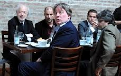 Para ilustrar esta nota, buscamos en Google una foto en que estuviera el CEO de BQB, como no hay ninguna en la que est&eacute; solo...pusimos esta, es el que esta sentado a la izquierda del padre y a la derecha del Caballero de la idem