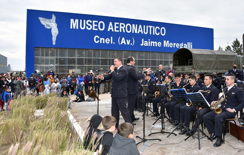 Actividades de la Fuerza A&eacute;rea Uruguaya en el D&iacute;a del Patrimonio