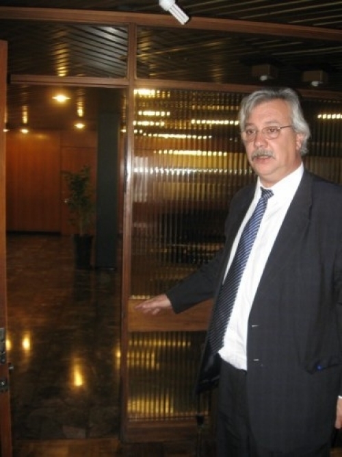 Ministro de Transporte Enrique Pintado: "por aqu&iacute; entr&oacute; el ladr&oacute;n"