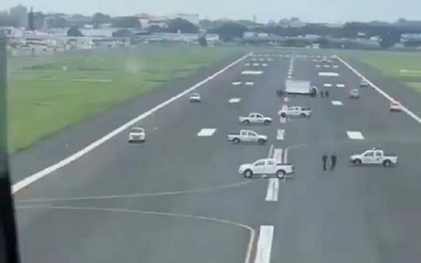 El ins&oacute;lito video de c&oacute;mo impidieron que un vuelo procedente de Madrid aterrizara en Ecuador por temor al coronavirus