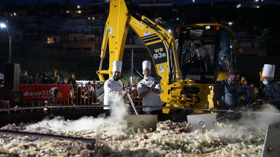 Piri&aacute;polis celebra una nueva edici&oacute;n de la tradicional Paella Gigante