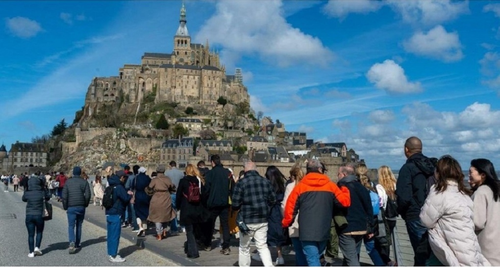 Francia pasa a controlar el turismo masivo