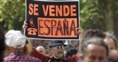 Choques entre polic&iacute;a y manifestantes cerca del Congreso en Madrid