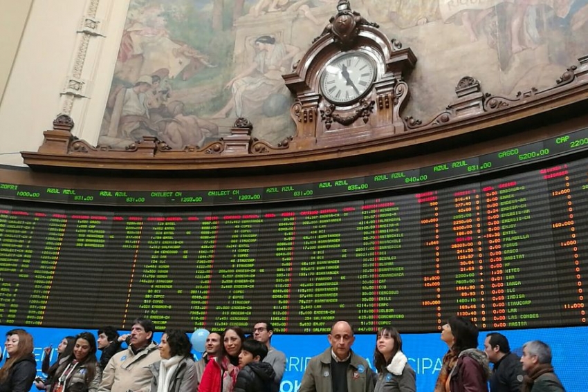 La Bolsa de Santiago reacciona con fuerte baja al anuncio de Fase 2 en la Regi&oacute;n Metropolitana: Enjoy y acciones del retail se van al suelo