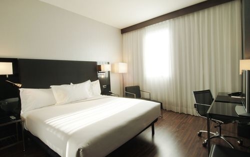 Los hu&eacute;spedes usan m&aacute;s el m&oacute;vil que los tel&eacute;fonos fijos de los hoteles