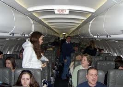 Crece tr&aacute;fico a&eacute;reo de pasajeros pero disminuye el de carga