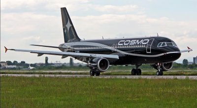 Todo indica que el color del avi&oacute;n de Cosmo hace juego con el culebr&oacute;n de la empresa en Uruguay
