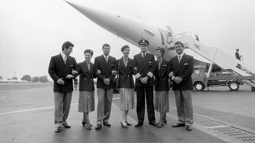 100 a&ntilde;os de moda a&eacute;rea: as&iacute; han evolucionado los uniformes en la aviaci&oacute;n