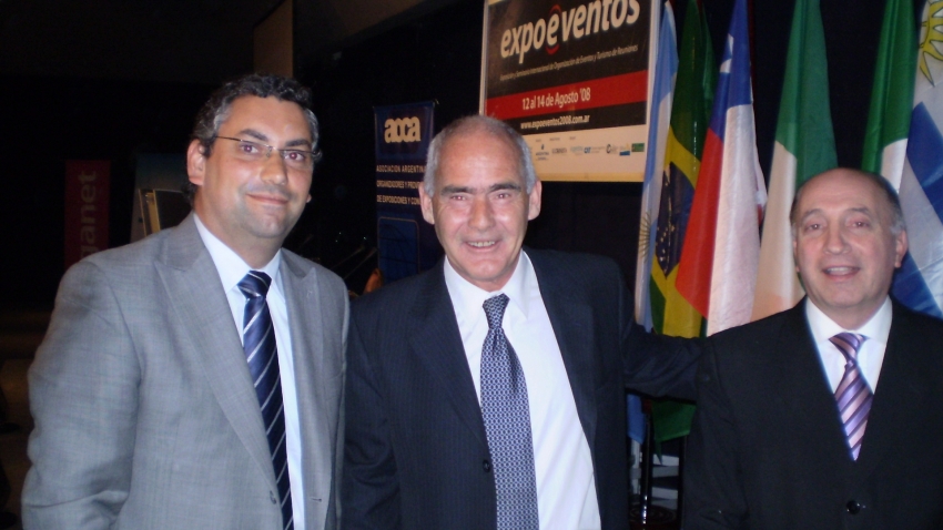 Agosto de 2008: Fernando Gorbar&aacute;n, Presidente AOCA; Enrique Meyer, Ministro de Turismo y Arnaldo Nardone, el d&iacute;a que firm&oacute; su contrato para asesorar a Argentina