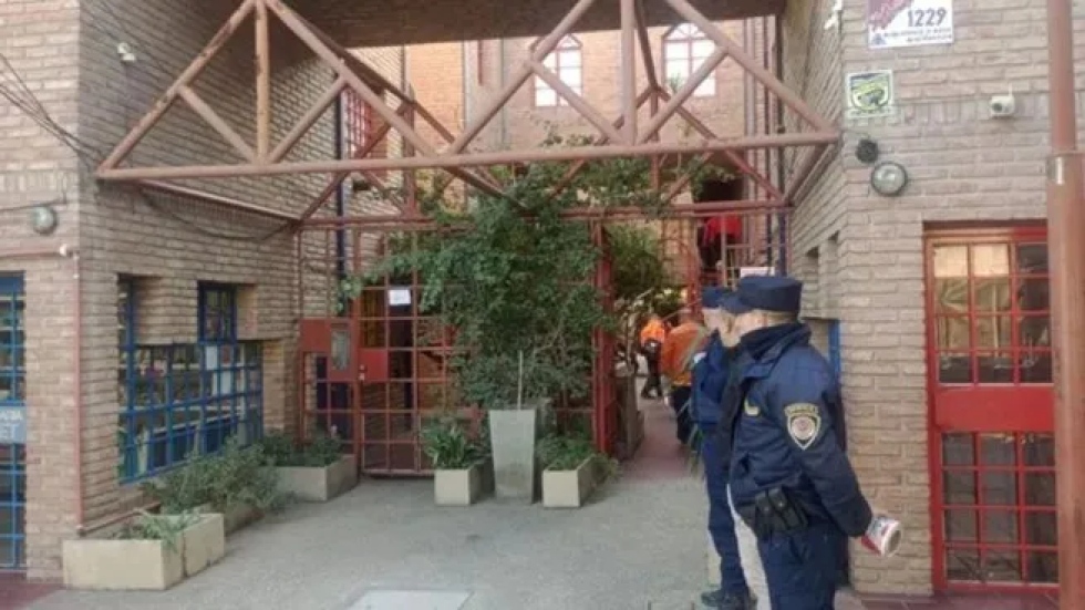 Tragedia en C&oacute;rdoba: una familia fue encontrada muerta en un departamento y sospechan que el incidente se produjo por inhalaci&oacute;n de mon&oacute;xido de carbono.